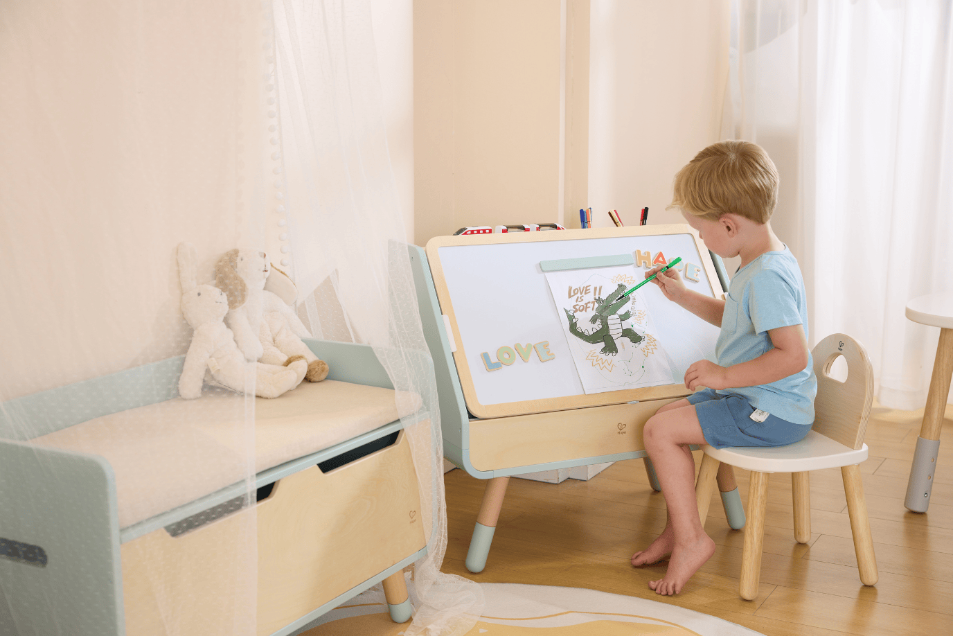 Playwell Hape Read & Draw Sling Bookshelf