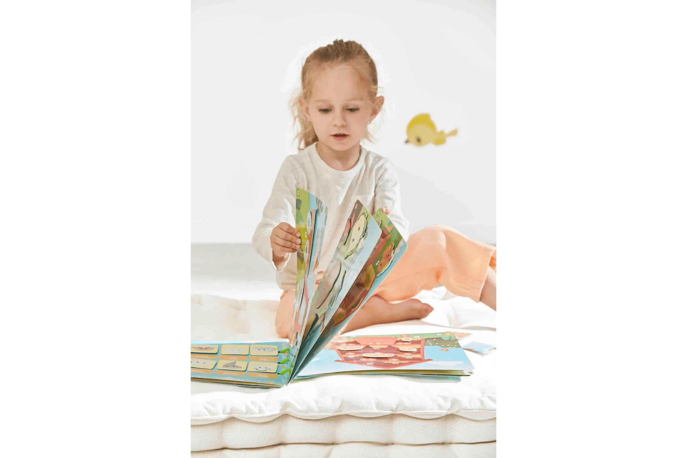 Janod Farm Busy Book