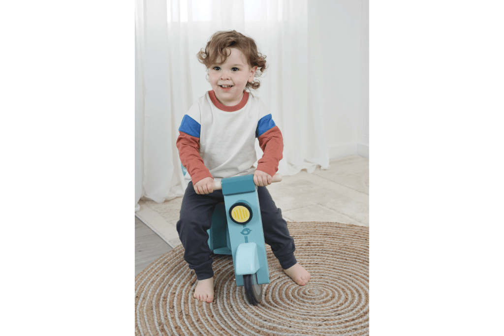 Tender Leaf Delivery Scooter