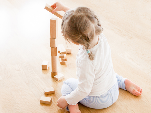 Two Easy Ways to Encourage Independent Play - The Montessori Room