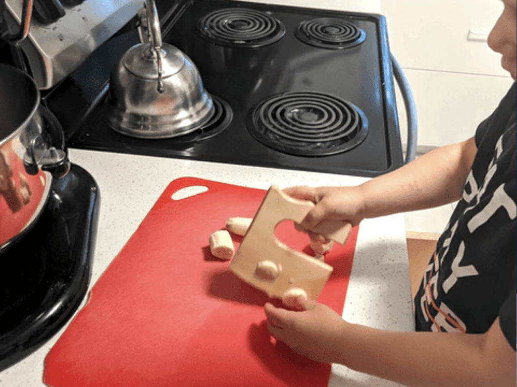 How to Introduce Knives to Toddlers (YES, you read that right!)