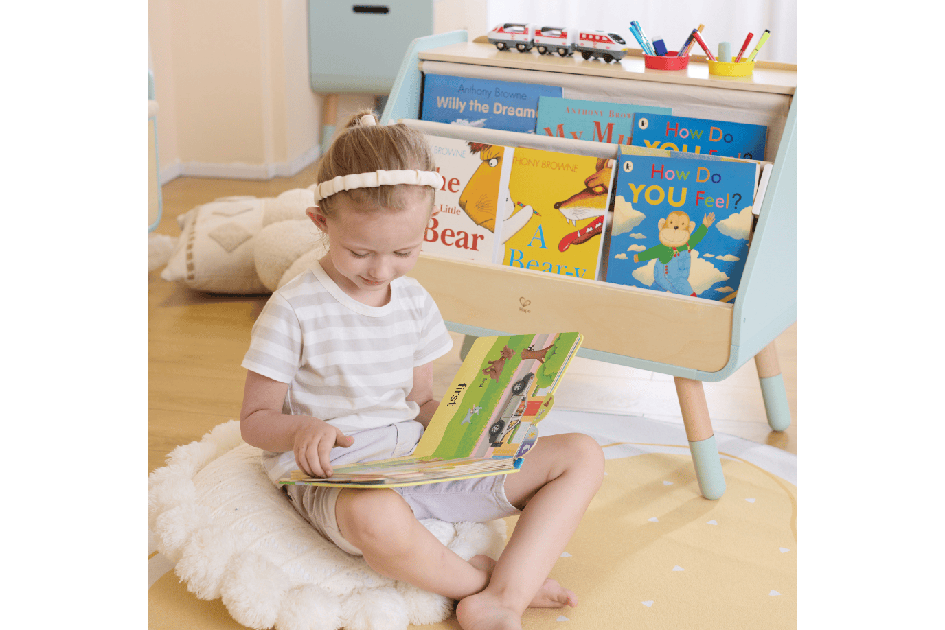 Playwell Hape Read & Draw Sling Bookshelf