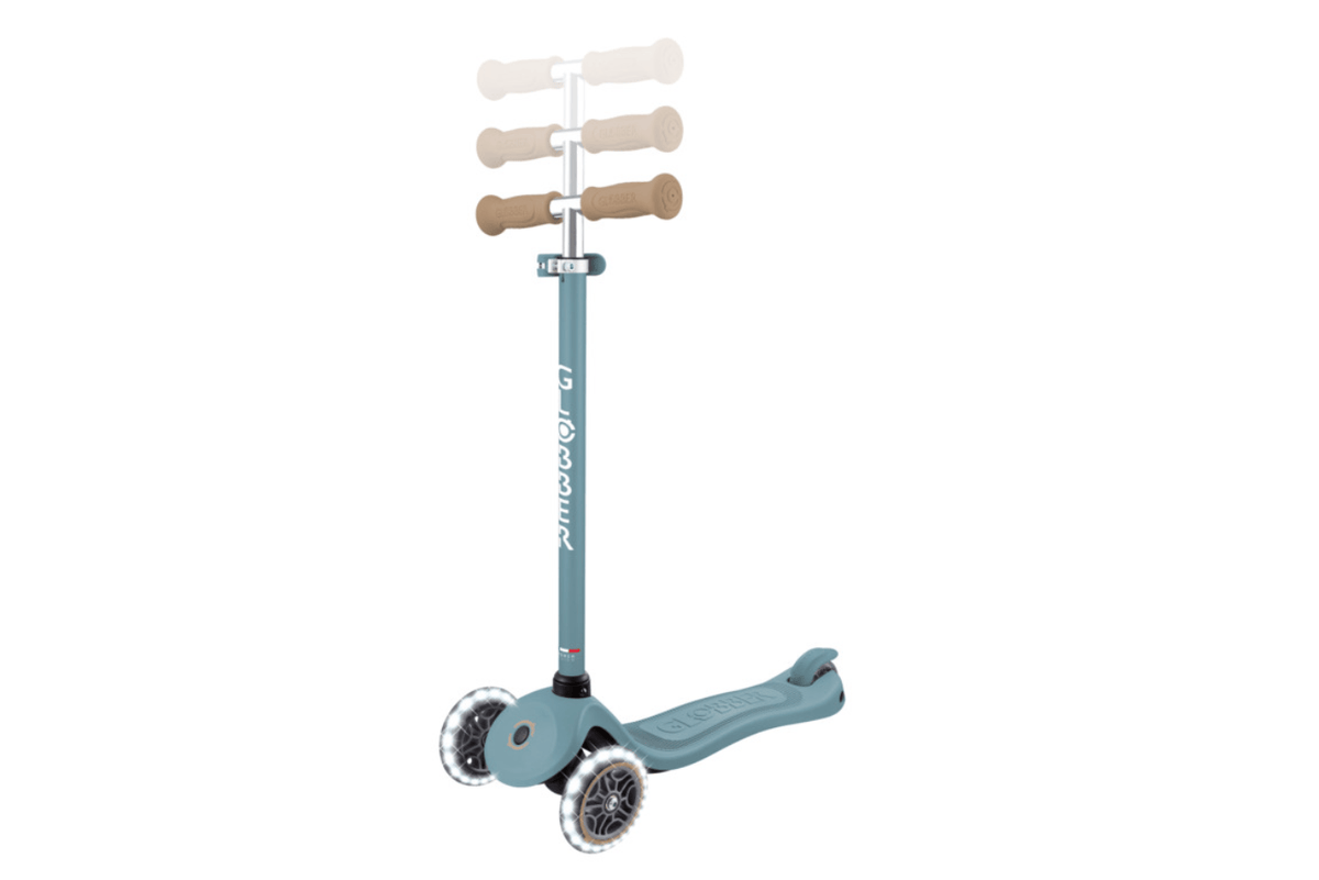 Incredible Novelties Globber Signature Scooter with Lights
