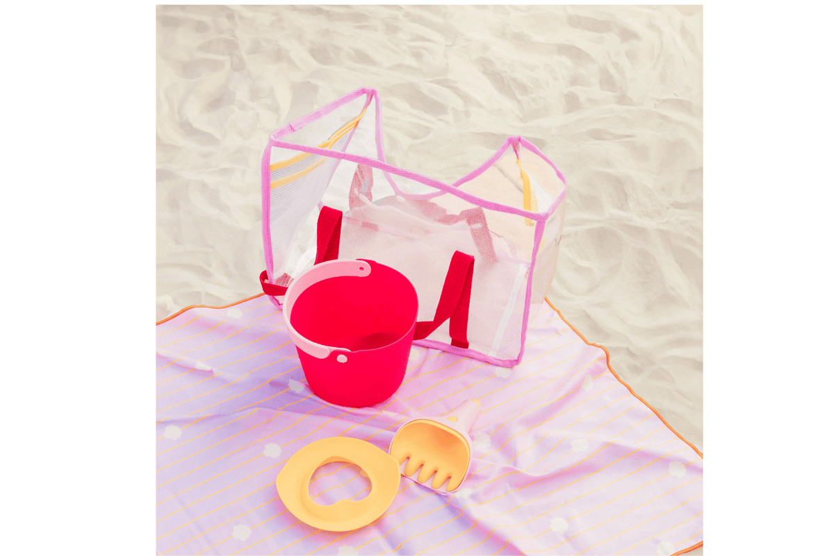 Fire The Imagination Quut Beach Bag and Toys