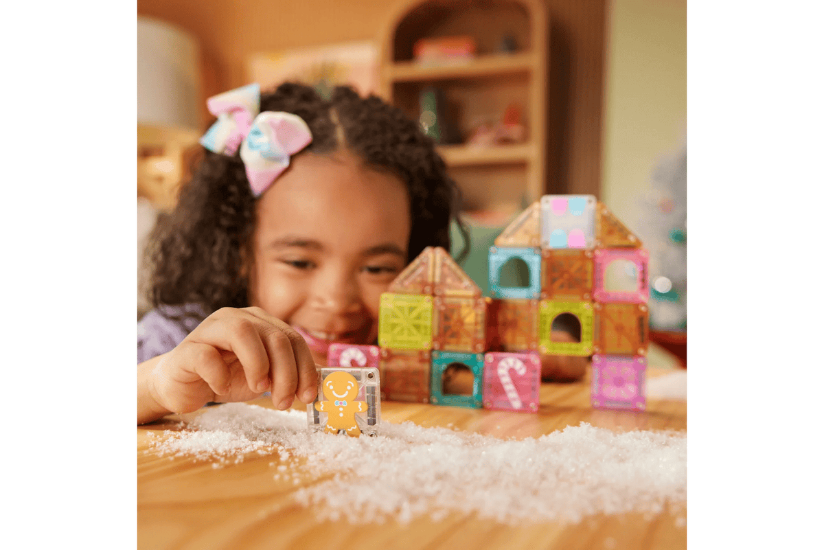 Valtech Magna Tiles MAGNA-TILES® microMAGS Gingerbread House - 24 Piece Travel Set