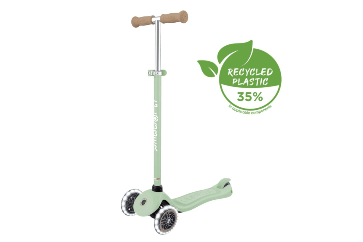 Incredible Novelties Sage Globber Signature Scooter with Lights