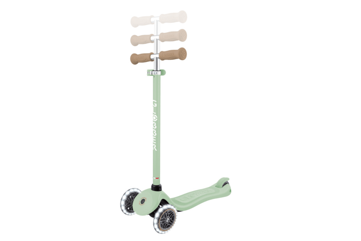 Incredible Novelties Globber Signature Scooter with Lights
