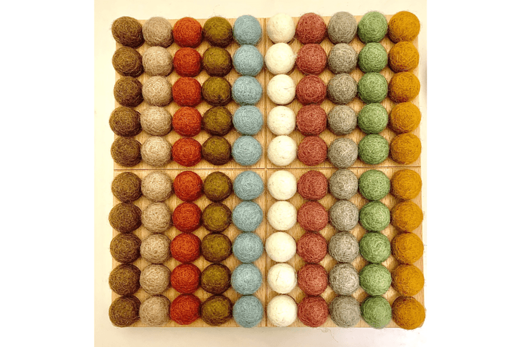 Counting Board with Felt Balls (2cm)