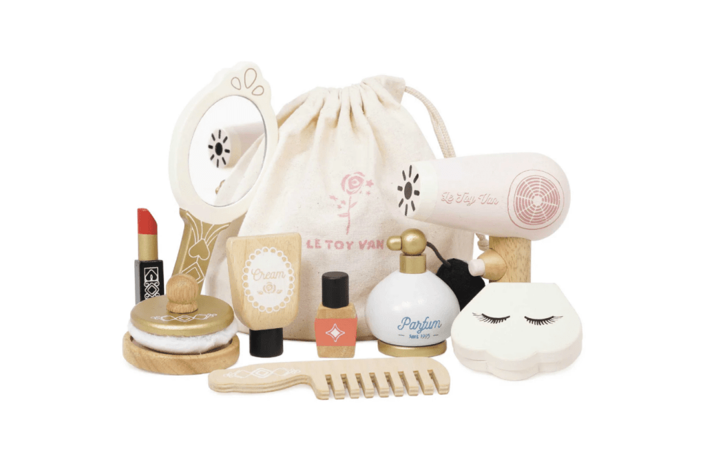 Le Toy Van Beauty Kit, Vanity Star Beauty Kit, pretend play makeup kit, imaginative play make up, role play make up artist, best pretend play toys, wooden pretend play toys, The Montessori Room, Toronto, Ontario, Canada.