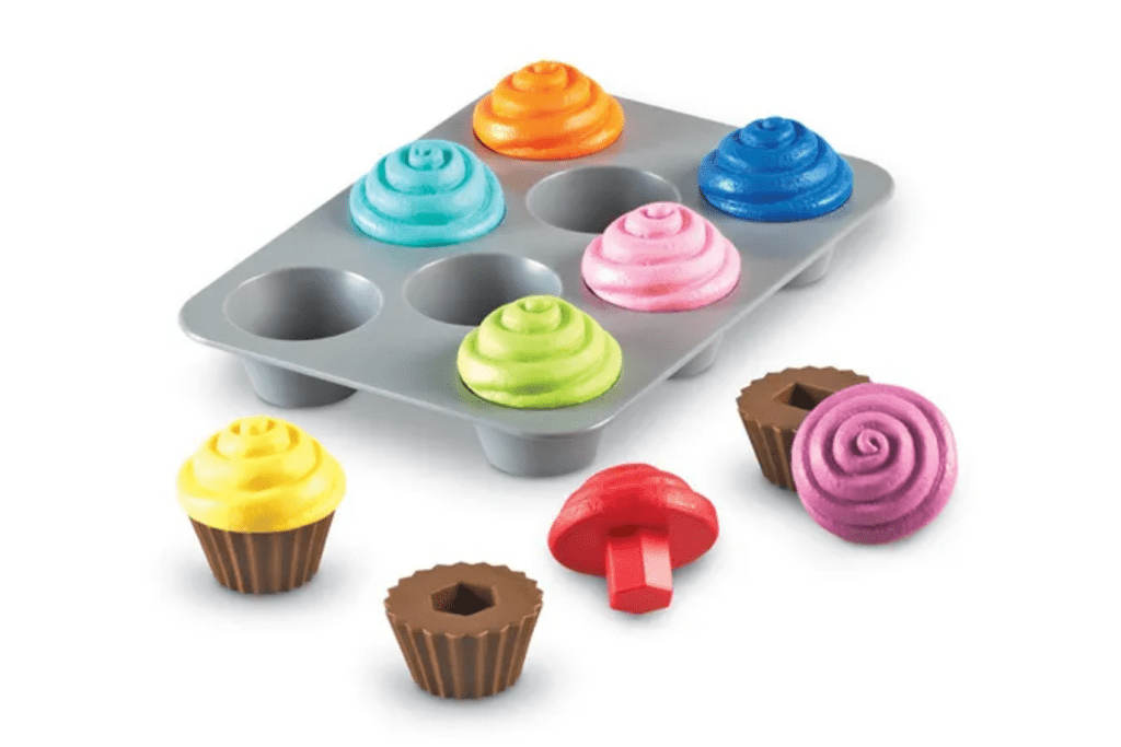 Learning Resources Smart Snacks Shape Sorting Cupcakes, toddler colour matching activity, teach toddler colours, colour activities for toddlers, shape activities for toddlers, teach toddles shapes, pretend cupcakes for kids, pretend muffins for kids, Toronto, Canada
