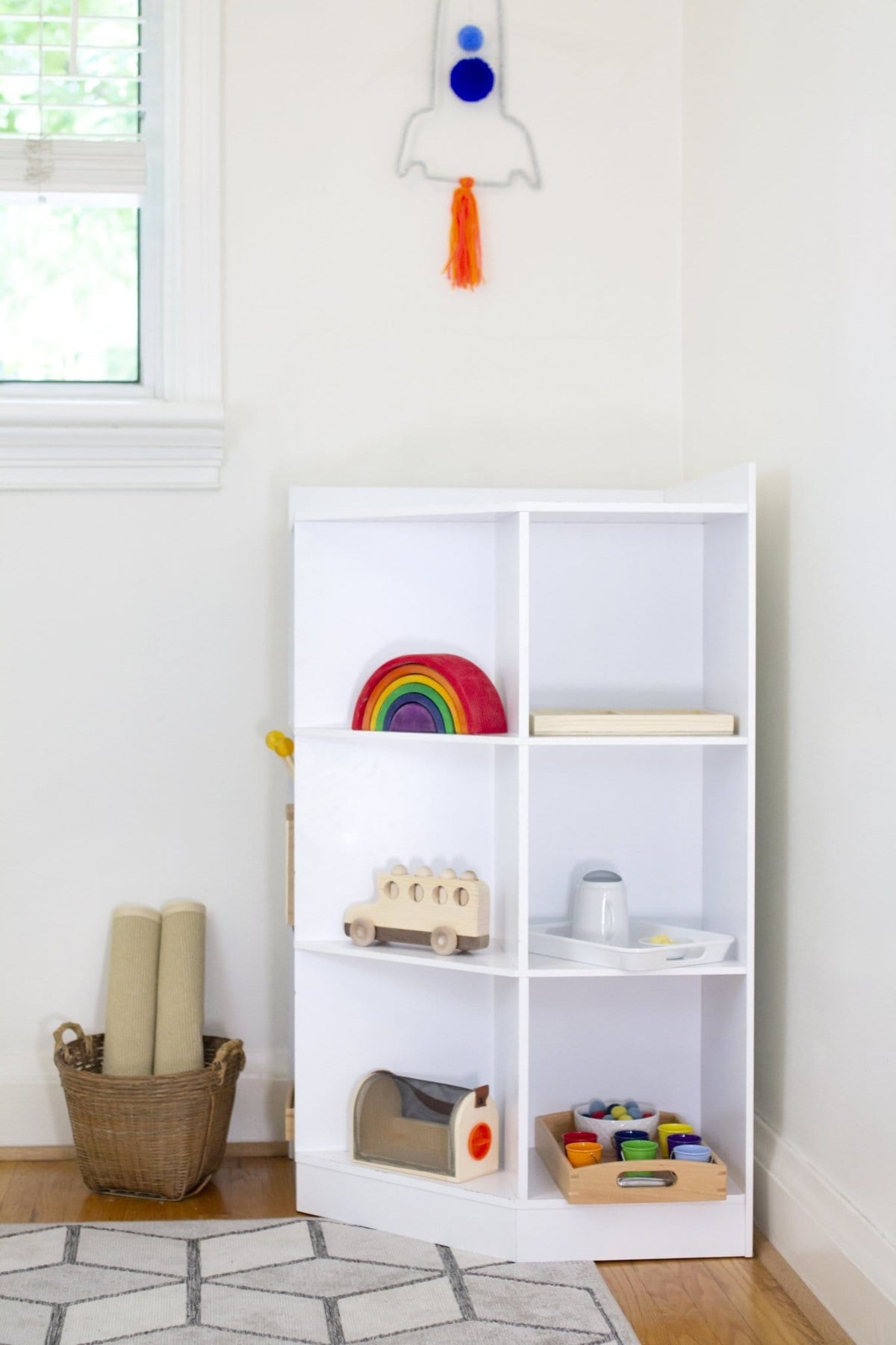 Wooden bug box - The Montessori Room